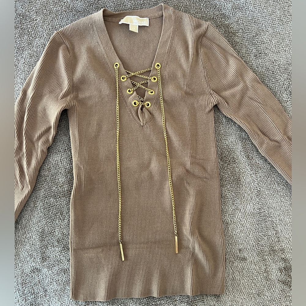 Michael Kors Taupe Ribbed Lace-Up Top with Gold Chain Detail – Size XS